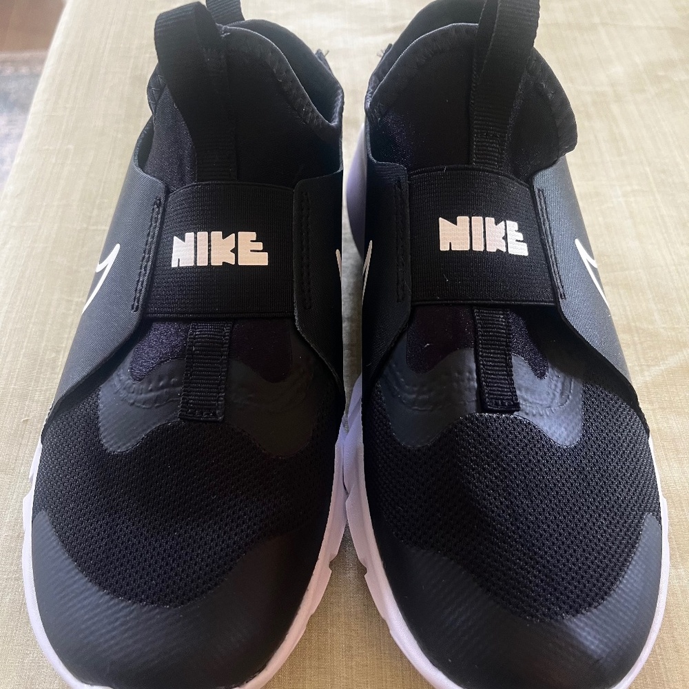 NWOT Nike slip-on sneakers size 4Y